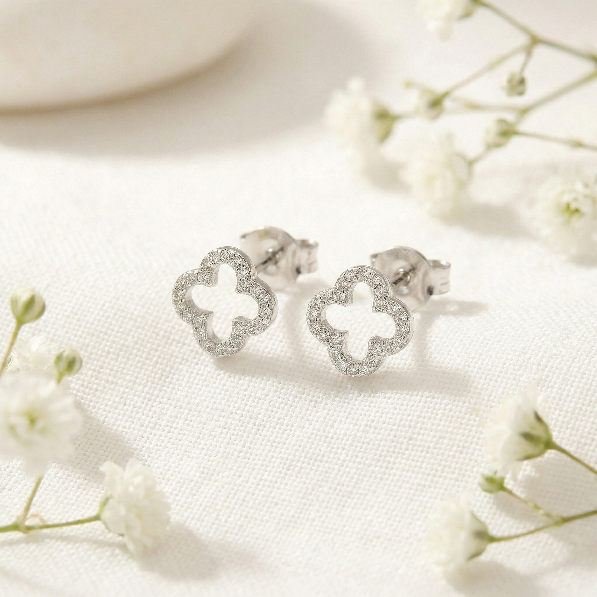 Boucles d oreilles Trefle Argent et Diamants puces delicates
