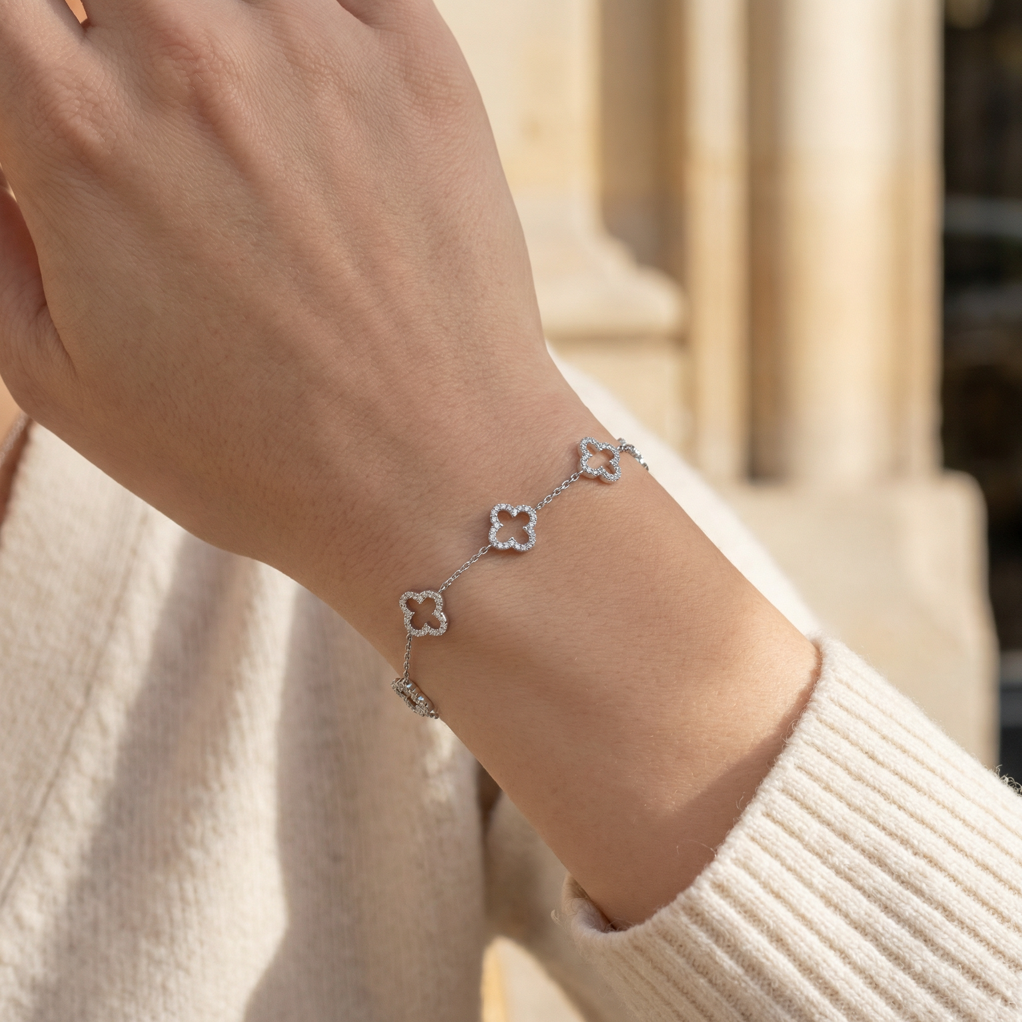 Bracelet Trèfle porté au poignet