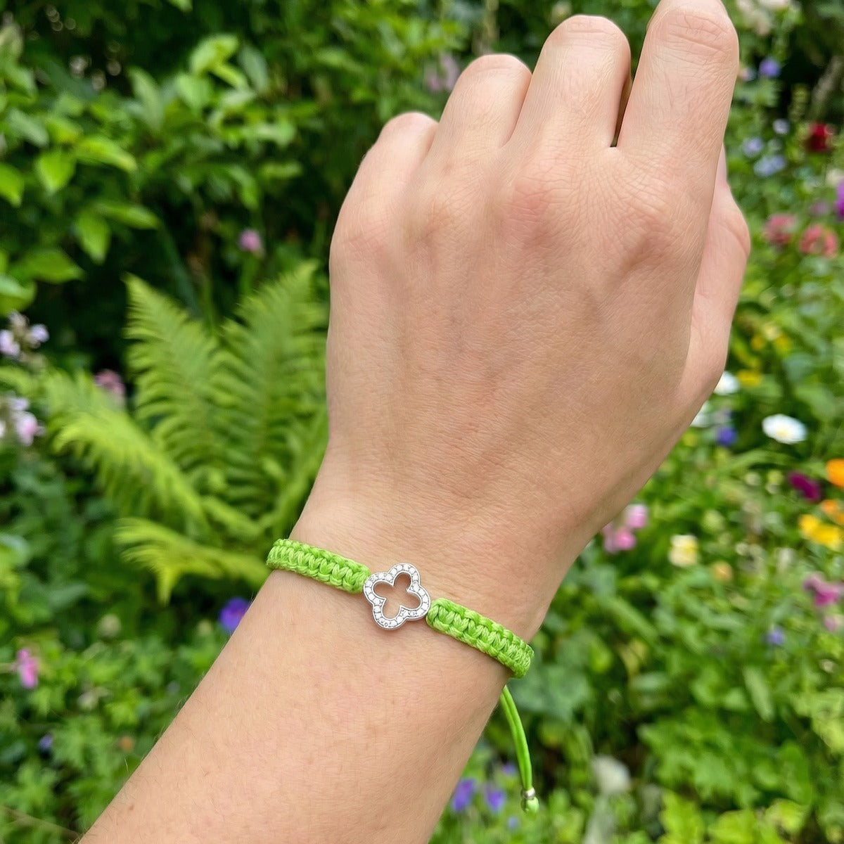 Bracelet Macramé Trèfle Vert fluo — Jardin fleuri